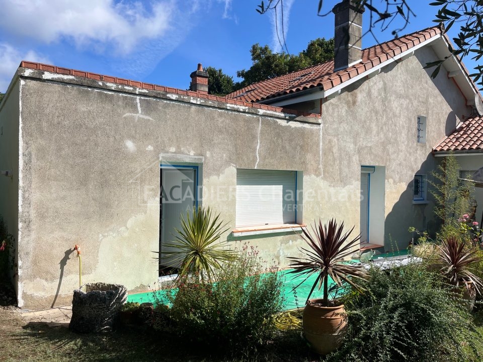 Rénovation de façade à Saint Michel, à côté d'Angoulême